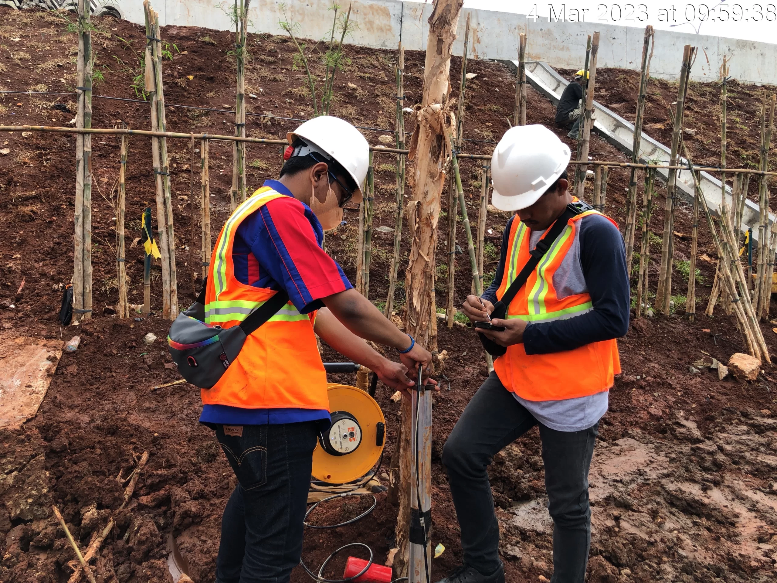 Instalasi Monitoring Inclinometer di Proyek Tol Depok Antasari 5 - ITG Indonesia